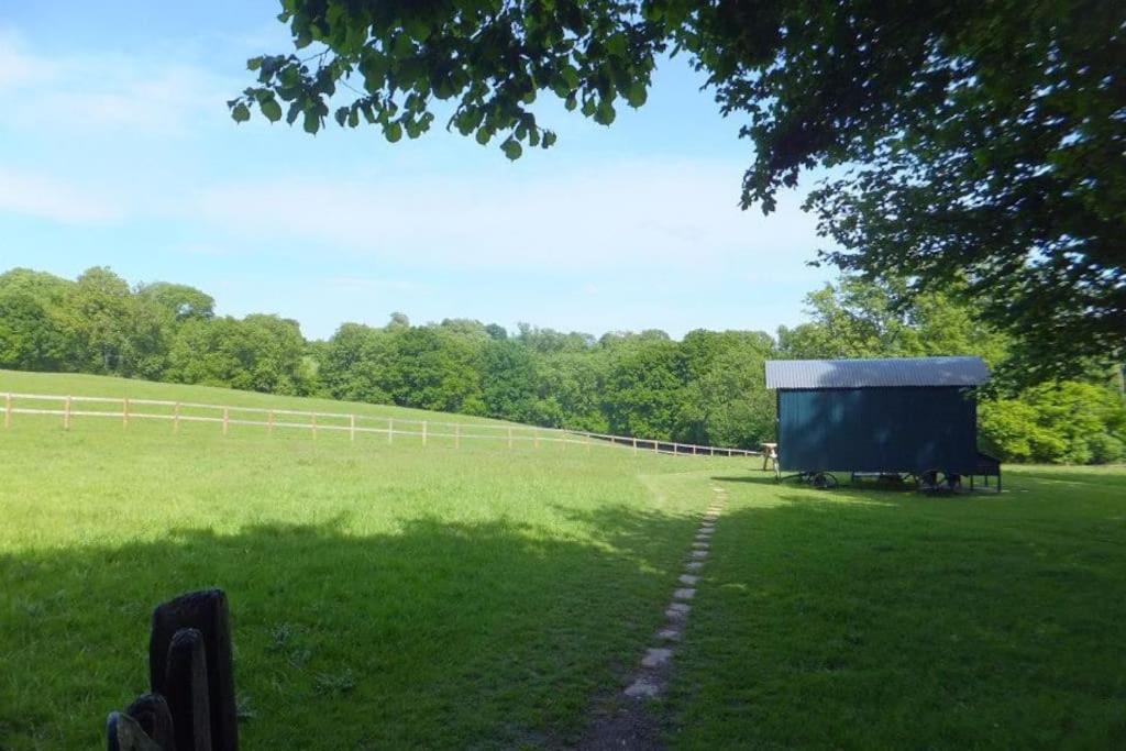 Molly Dishwasher Shepherds Hut Frant 外观 照片