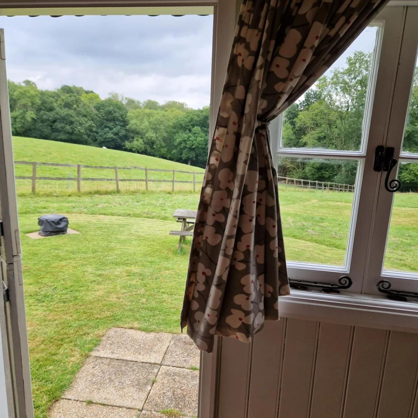 Molly Dishwasher Shepherds Hut Frant 外观 照片